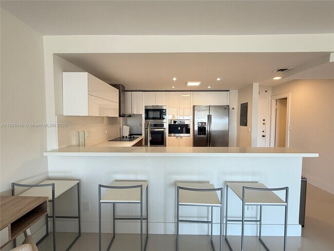 Foto del edificio - 2780 NE 183rd St