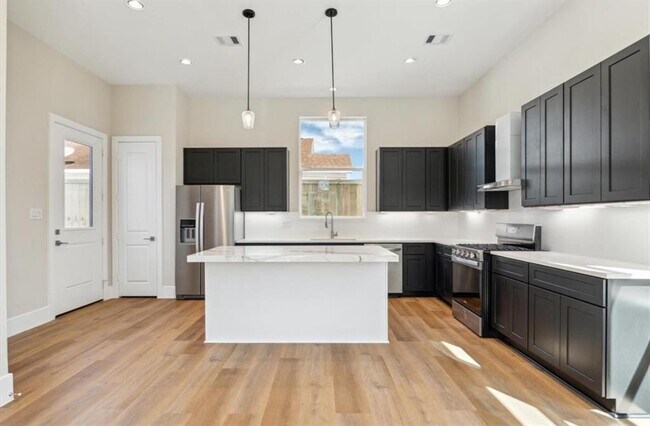 Foto del edificio - 5613 Leonard St