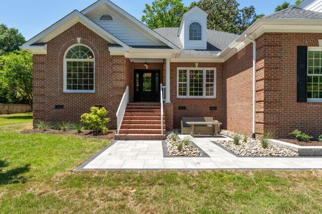 Foto del edificio - 8703 Decoy Ln
