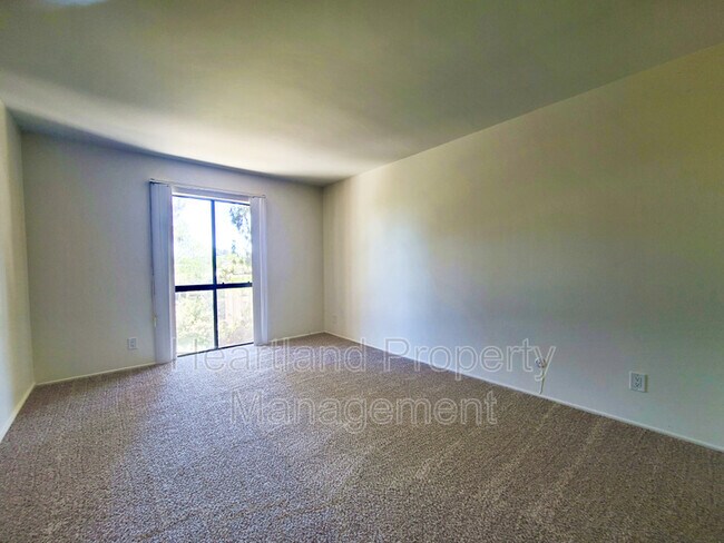 Foto del edificio - 7858 Cowles Mountain Ct
