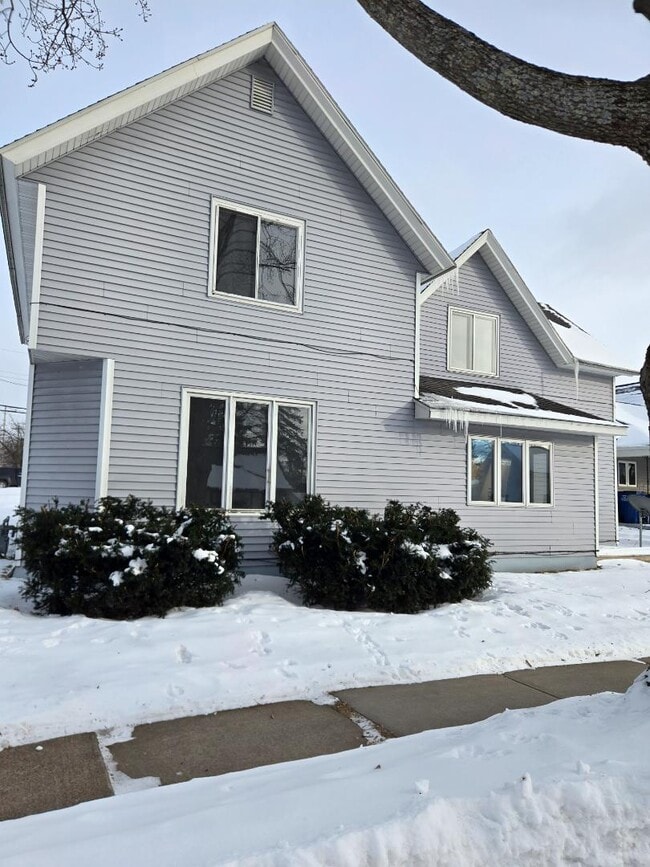 Building Photo - 511 N Genesee St
