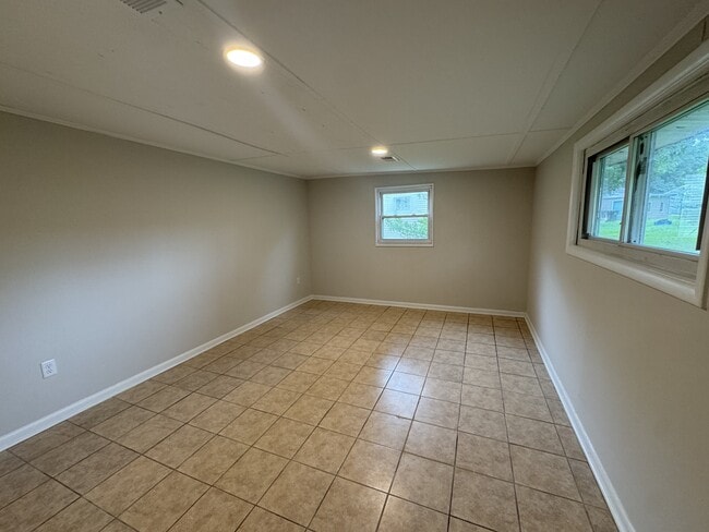Foto del edificio - 260 N Governors Blvd