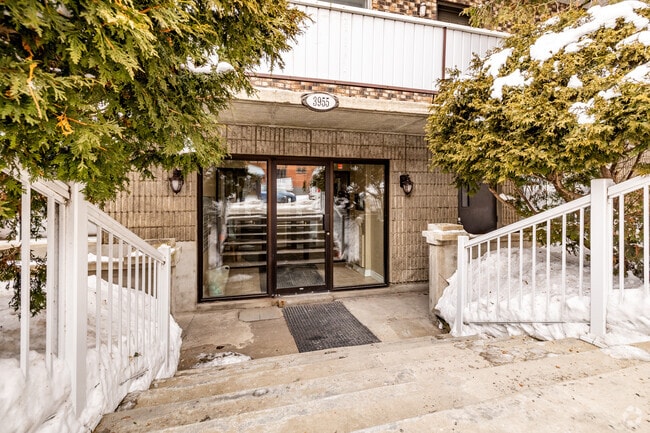Building Photo - 3955 Av Saint-Kevin