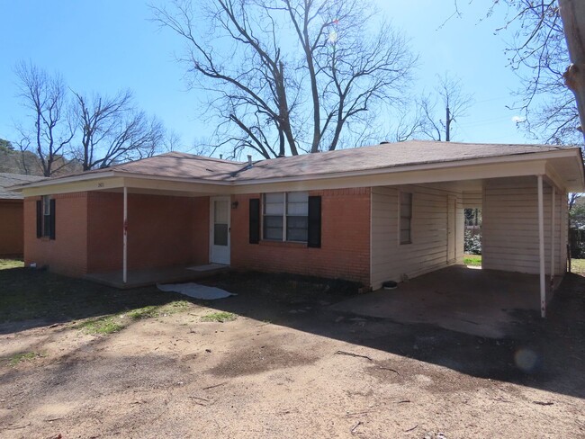 Building Photo - Newly Renovated Three Bedroom Brick Home!