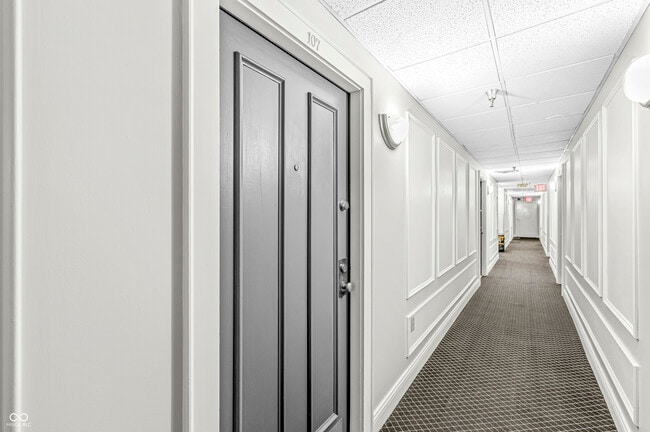 Building Photo - 230 E 9th St