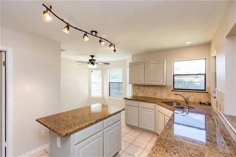 Foto del edificio - 3042 Shady Creek Ln