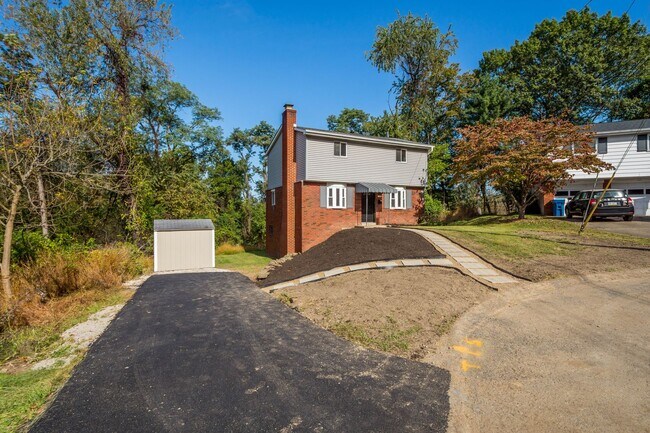 Foto del edificio - AVAILABLE NOW – Move In Today! NEWLY RENOV...