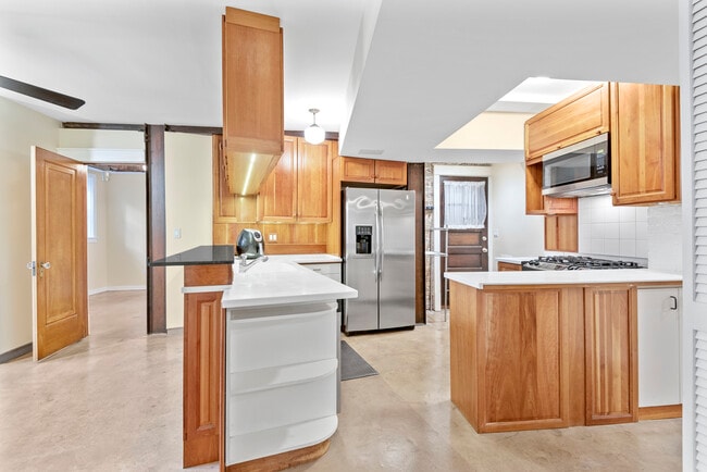 Kitchen - 2749 N Hampden Ct Apartment