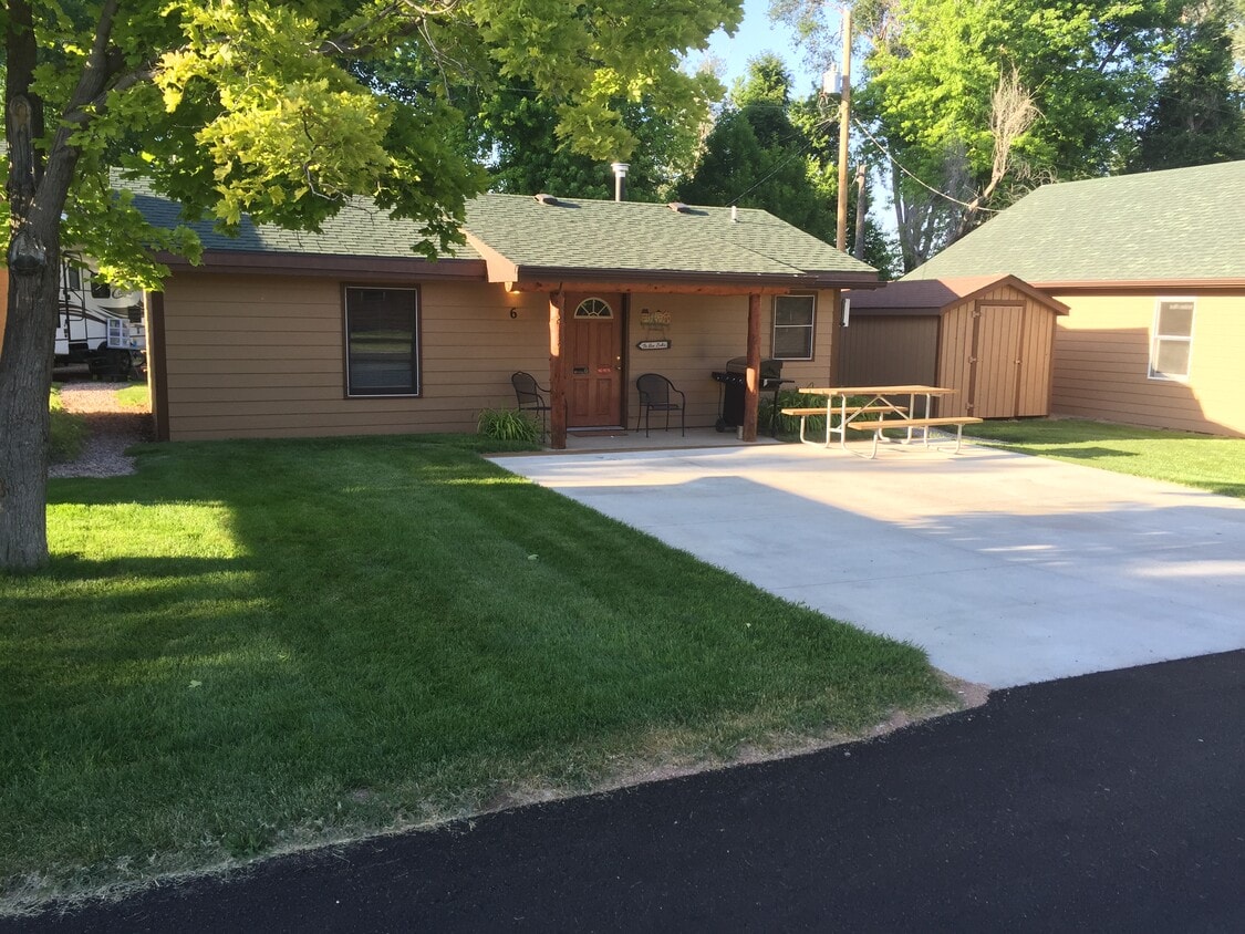 Two Bedroom Cottage - 2912 Chapel Ln