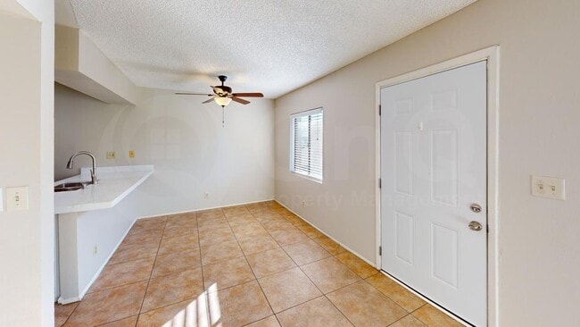 Building Photo - 286 W Palomino Dr