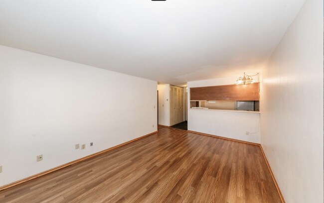 Building Photo - 5700 W Wahner Ave
