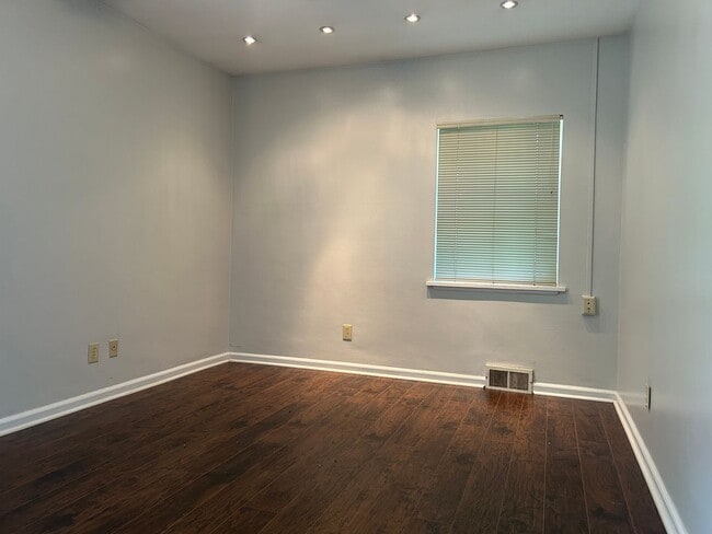 Building Photo - Available August 20th, 2026!!