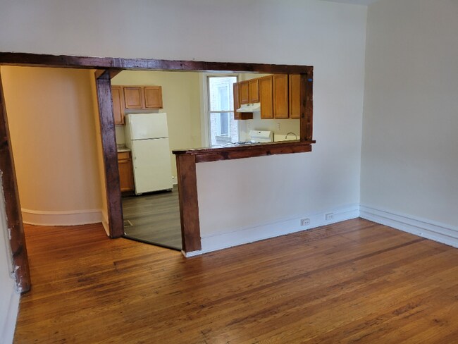 Building Photo - 121 S 44th St