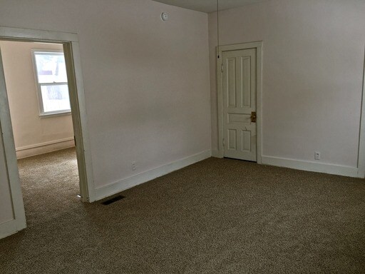 Building Photo - 153 Houseman Ave NE