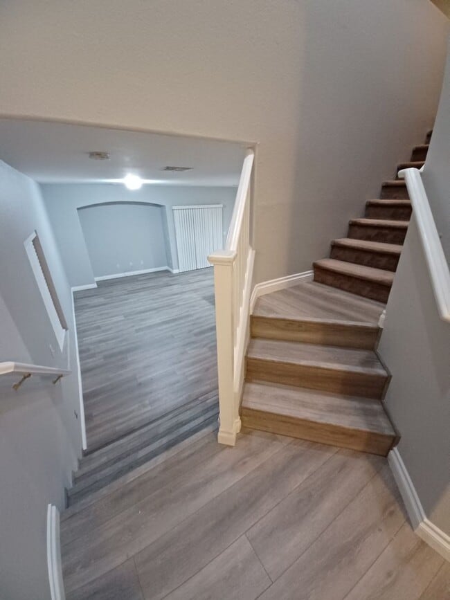 Building Photo - Stunning Home in Green Valley in Gated Com...