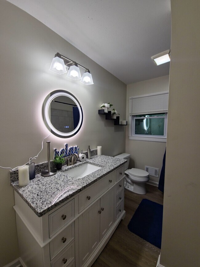 Guest Bath - 6702 Songwood Dr
