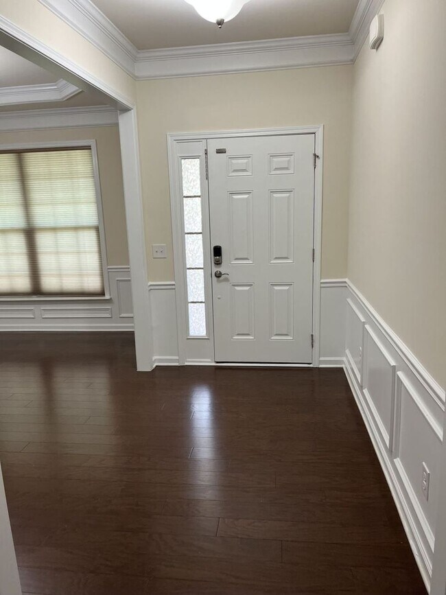 Building Photo - Beautiful 2 Story Brick Home in Christenbu...