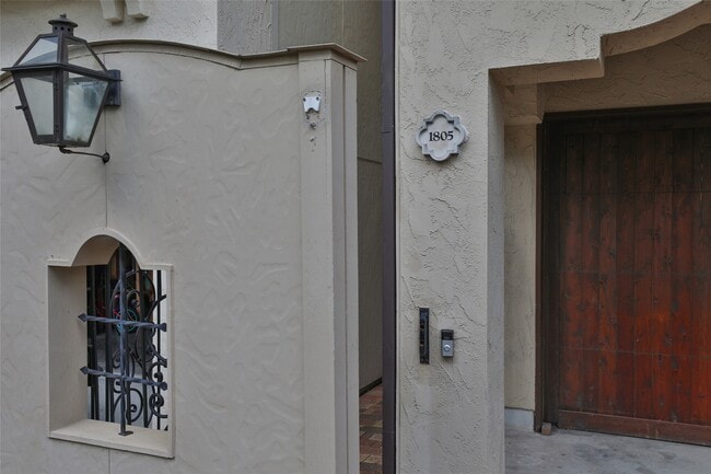 Building Photo - 1805 W 24th St