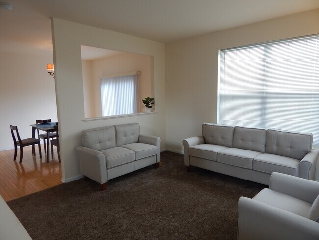 Building Photo - 103 Regent Dr