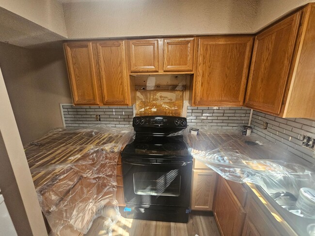 Building Photo - Renovated Townhome MInutes from Uptown Cha...