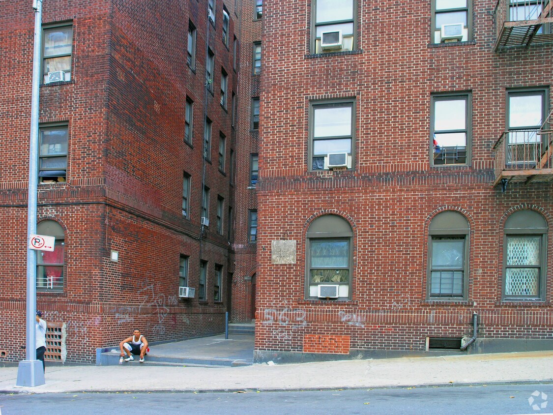 Building Photo - 563-569 Cauldwell Ave