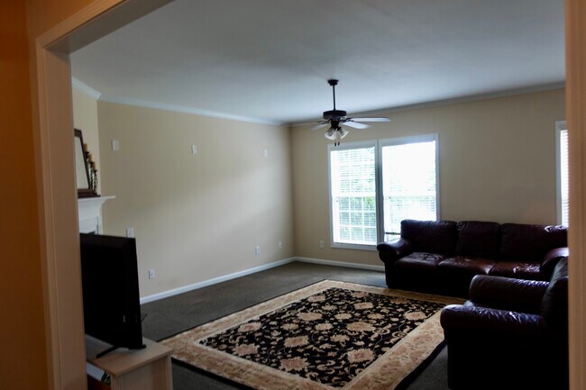 Foto del edificio - 3304 Chastain Gardens Dr NW