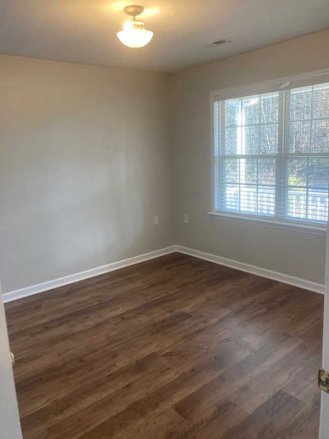 Master bedroom - 1247 Forest Park Dr
