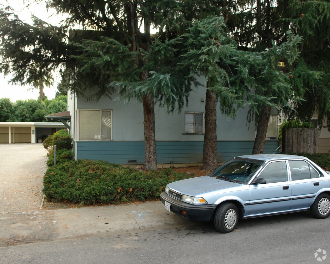 Building Photo - 647 Victor Way