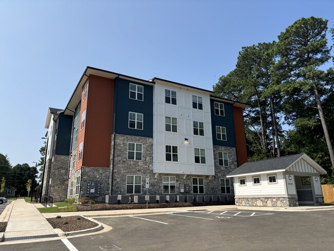 Main Building Side/Mail Kiosk - Fox Crossing Luxury Apartments