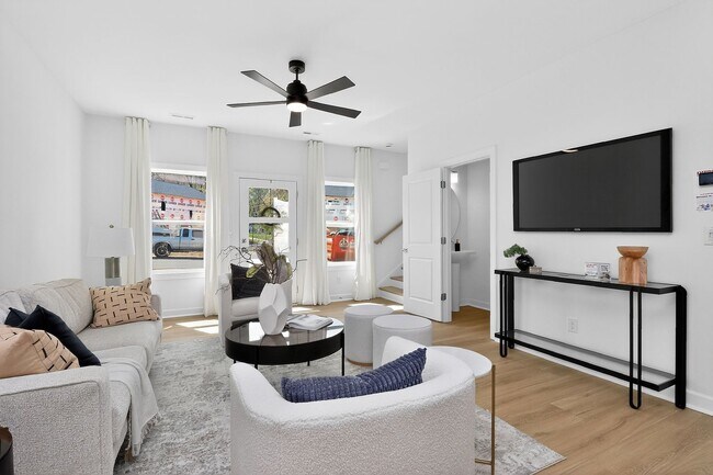 Foto del edificio - Brand New Three-Bedroom Townhouse!