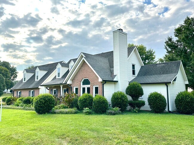 Building Photo - 2592 Emerald Ct
