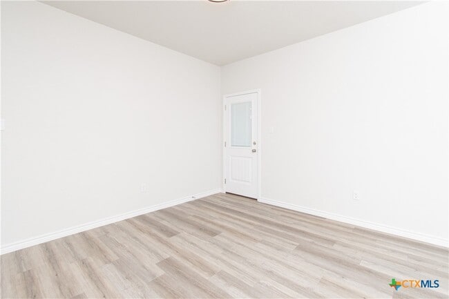 Building Photo - 121 Leon Ln