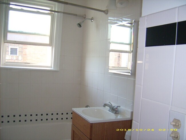 Foto del edificio - 9012 Keating Ave