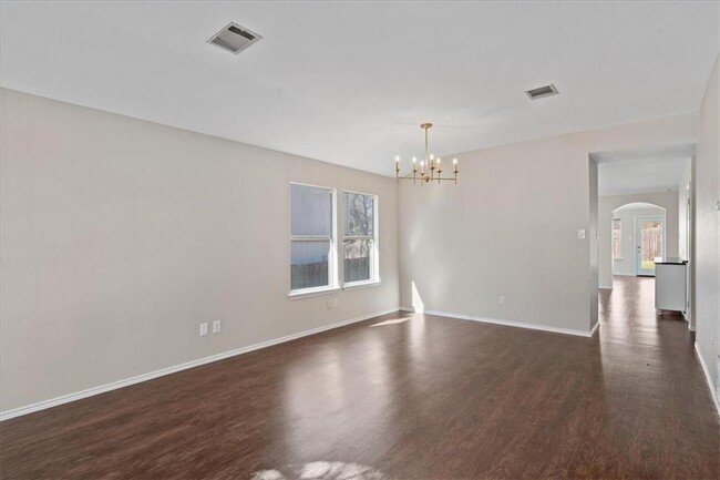 Building Photo - 1502 Sundance Dr