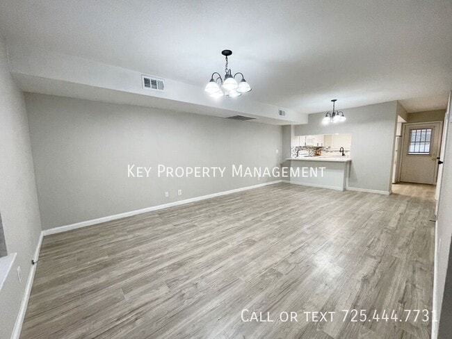 Building Photo - MODERN 2 BED, 1.5 BATH TOWNHOME LOCATED IN...