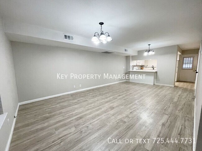 Foto del edificio - MODERN 2 BED, 1.5 BATH TOWNHOME LOCATED IN...