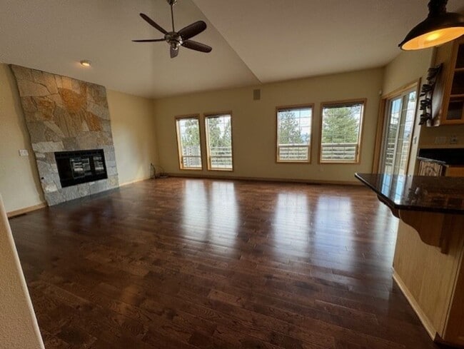 Building Photo - MOVE IN SPECIAL $1000 OFF FIRST MONTHS REN...