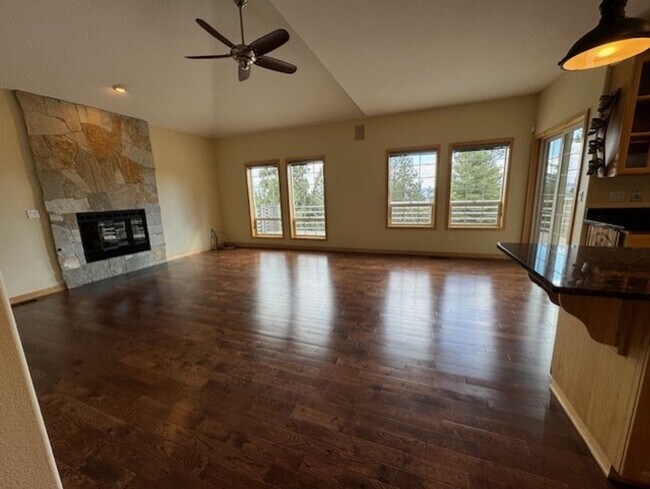 Building Photo - Single level home on Awbrey Butte