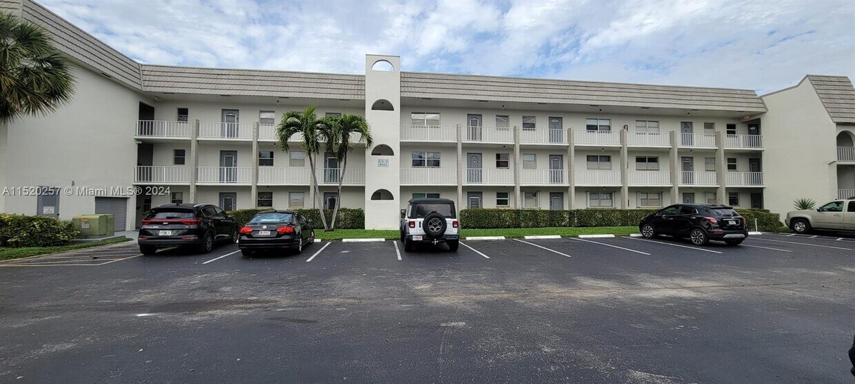8460 Sunrise Lakes Blvd Unit 201, Sunrise, FL 33322 Condo for Rent in