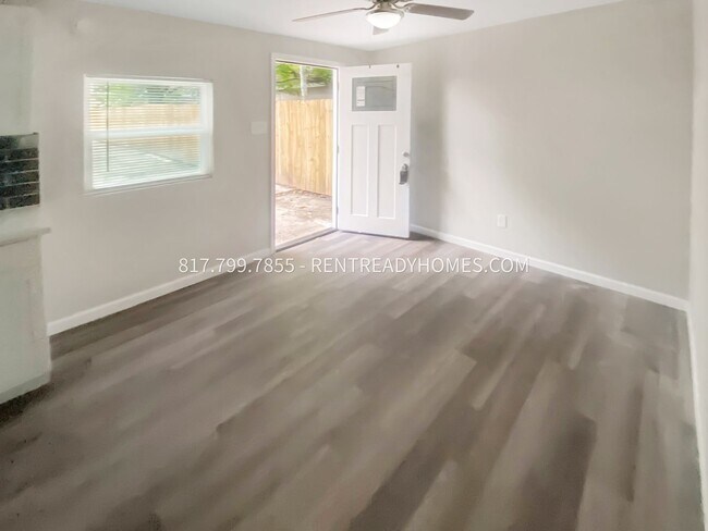 Foto del edificio - 6318 Sloan St