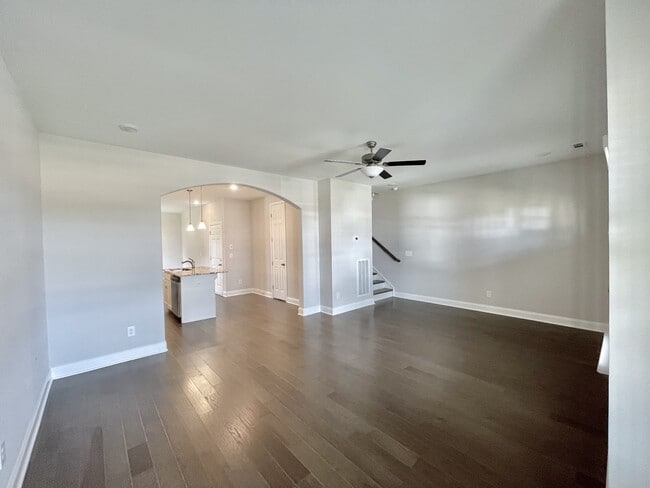 Building Photo - 724 Hahn Ct
