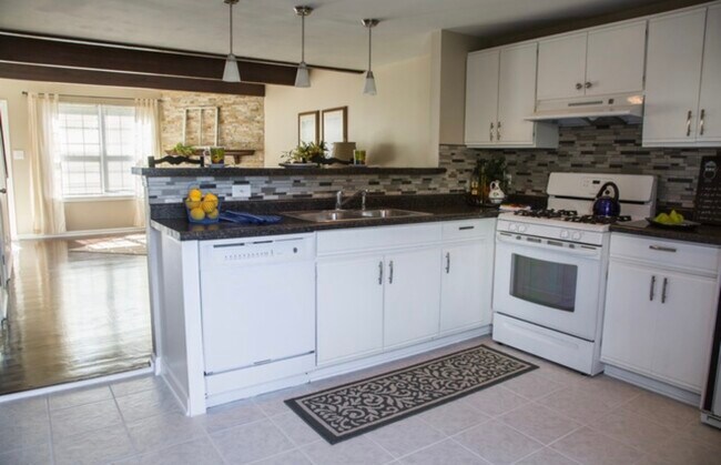 Foto del edificio - 460 Meadow Hill Ln