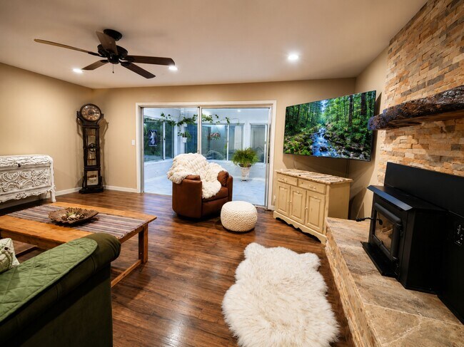 Foto del edificio - 820 Blue Bell Ct