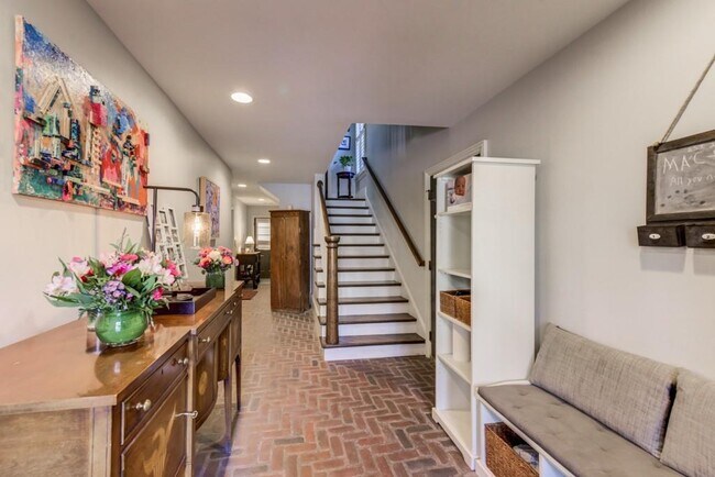 Building Photo - 965 N Ormewood Park Dr