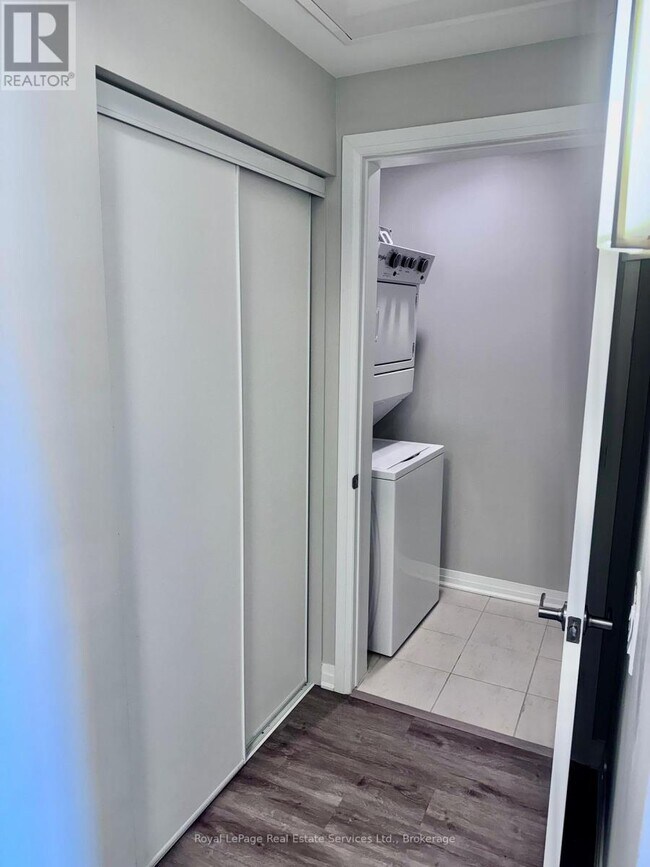 Photo du bâtiment - 95 Dundas St W