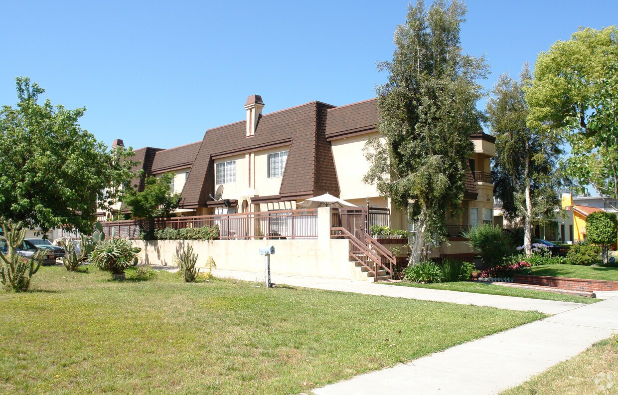 Building Photo - 604 W Wilson Ave