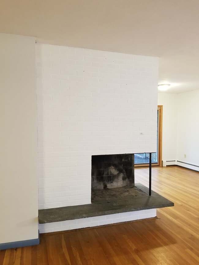 Fireplace (not functional) - 208 Grove St House