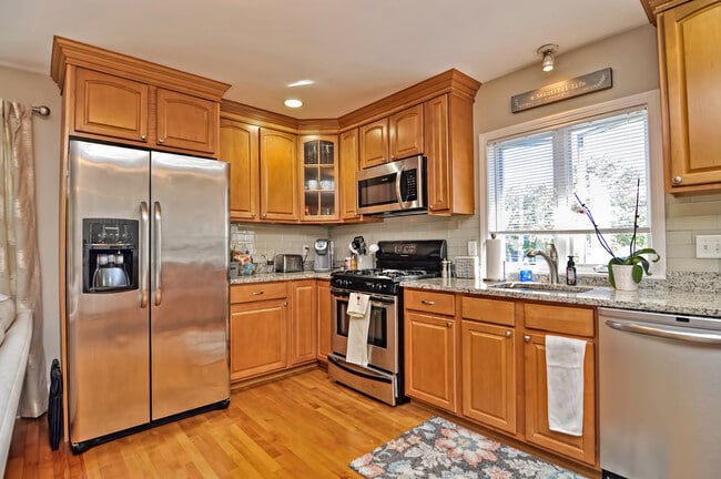 Building Photo - 40 Avon St