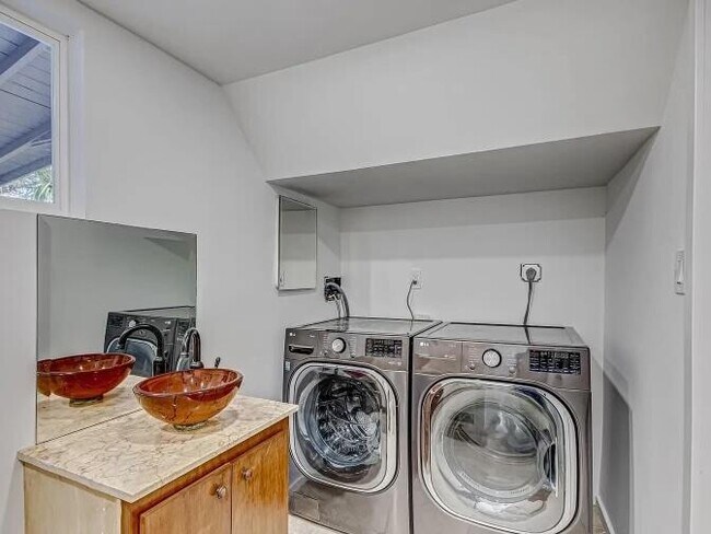 Foto del edificio - 855 Date Palm Dr