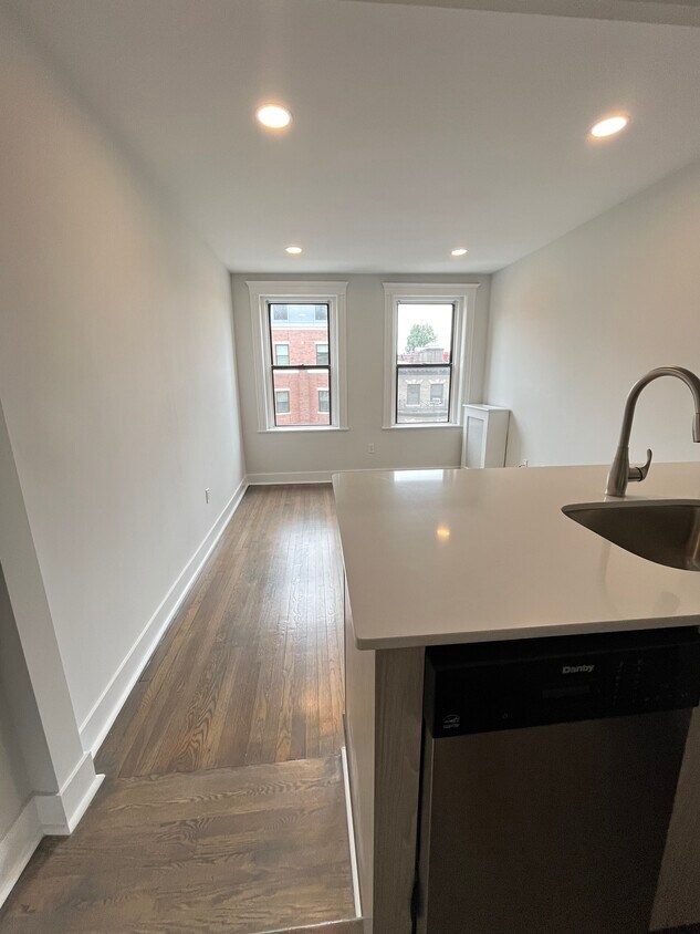Primary Photo - 92 Peterborough St